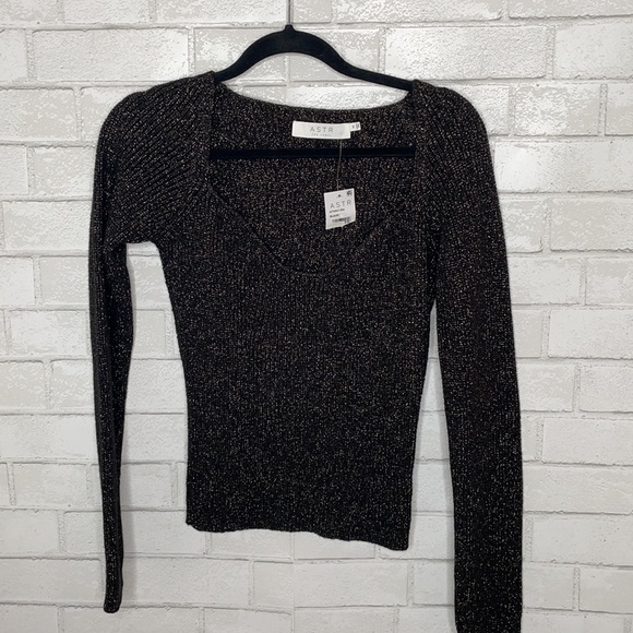 NWT ASTR The Label Long Sleeve Square Neck Metallic Sweater - Picture 3 of 11
